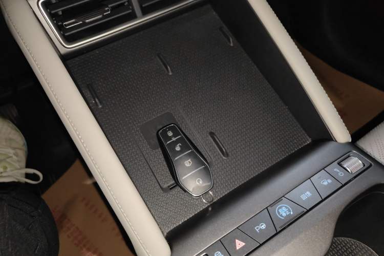 Used BYD Yuan UP 2025 Intelligent Driving Version 401 km Leading Edition Interior 1