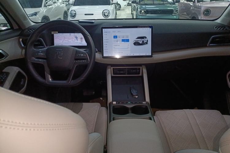 Used BYD Yuan UP 2025 Intelligent Driving Version 401 KM Dynamic Edition Interior 2