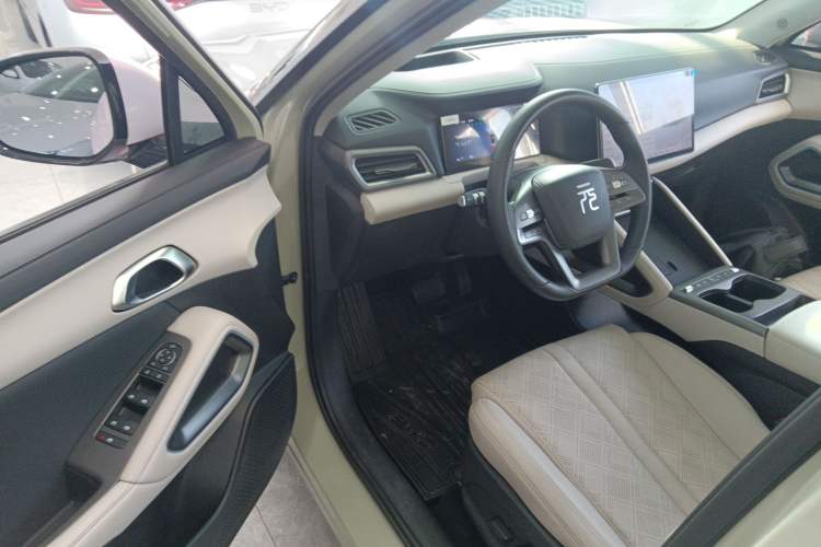 Used BYD Yuan UP 2025 Intelligent Driving Version 401 km Beyond-Range Edition Interior 3