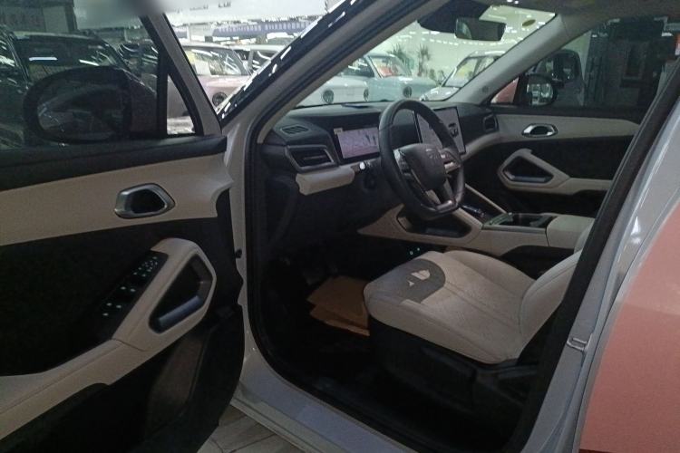 Used BYD Yuan UP 2025 Intelligent Driving Version 401 KM Dynamic Edition Interior 3