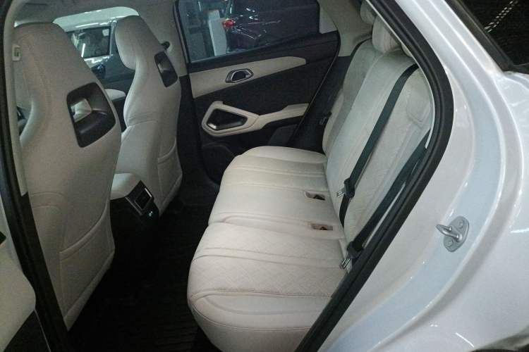 Used BYD Yuan UP 2025 Intelligent Driving Version 401 KM Dynamic Edition Interior 4