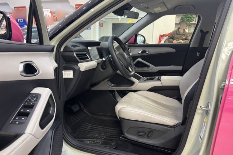 Used BYD Yuan UP 2025 Intelligent Driving Version 401 km Leading Edition Interior 4