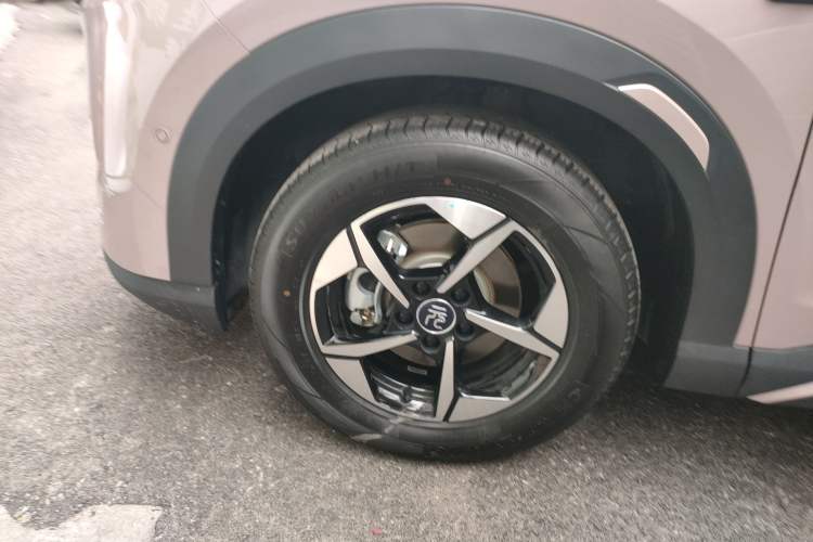 Used BYD Yuan UP 2025 Intelligent Driving Version 401 km Beyond-Range Edition Left Front Wheel Hub