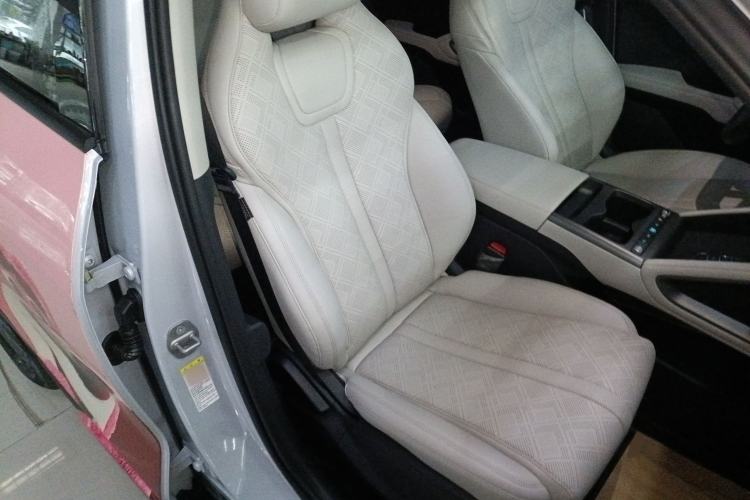 Used BYD Yuan UP 2025 Intelligent Driving Version 401 KM Dynamic Edition Right Front Seat