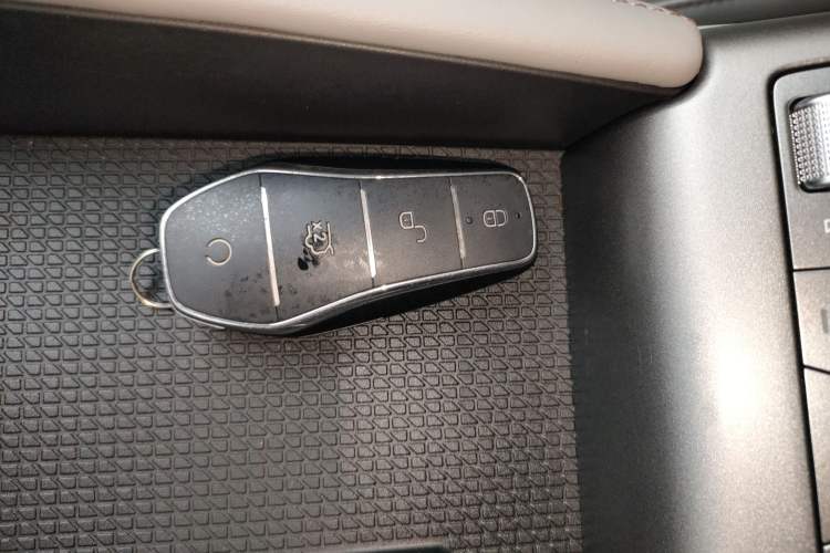 Used BYD Yuan UP 2025 Intelligent Driving Version 401 km Beyond-Range Edition Vehicle Key