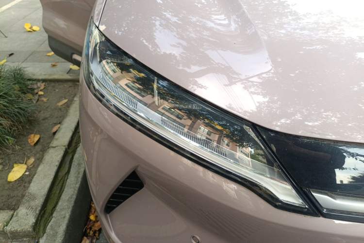 Used BYD Yuan UP 2025 Intelligent Driving Version 401 KM Dynamic Edition Right Front Headlight