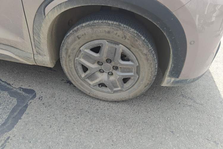 Used BYD Yuan UP 2025 Intelligent Driving Version 401 KM Dynamic Edition Right Front Wheel Hub