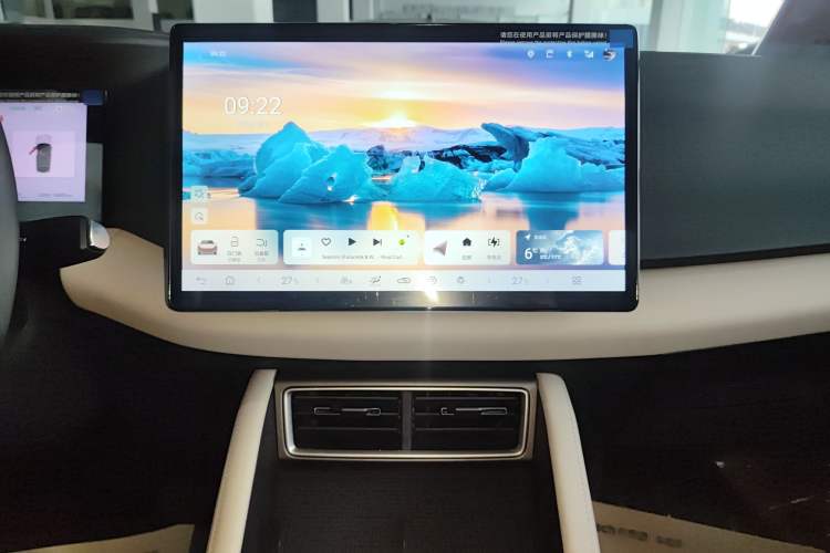 Used BYD Yuan UP 2025 Intelligent Driving Version 401 km Leading Edition Audio And AC Panel