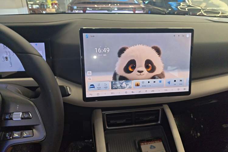 Used BYD Yuan UP 2025 Intelligent Driving Version 401 KM Dynamic Edition Audio And AC Panel