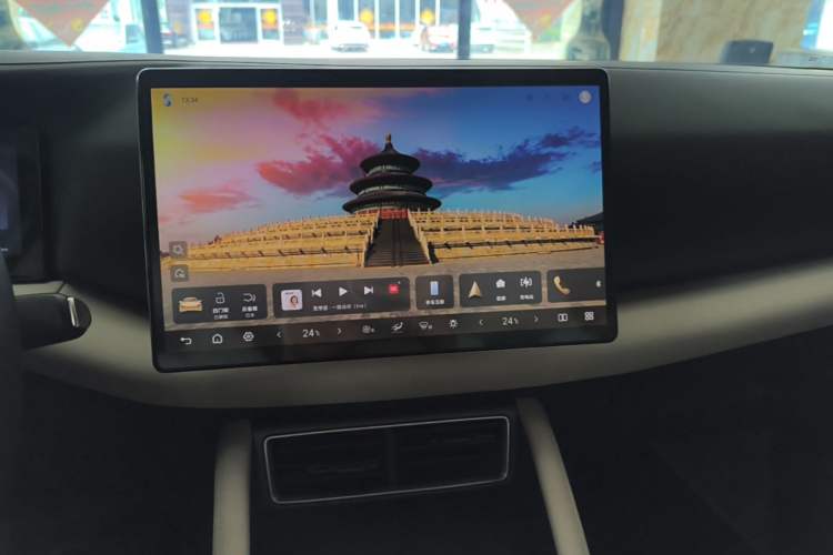 Used BYD Yuan UP 2025 Intelligent Driving Version 401 KM Dynamic Edition Audio And AC Panel