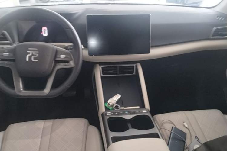 Used BYD Yuan UP 2025 Intelligent Driving Version 401 KM Dynamic Edition Audio And AC Panel