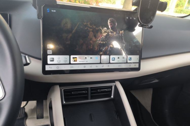 Used BYD Yuan UP 2025 Intelligent Driving Version 401 KM Dynamic Edition Audio And AC Panel