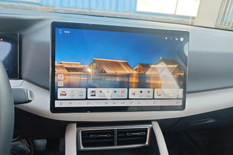 Used BYD Yuan UP 2025 Intelligent Driving Version 401 km Leading Edition Audio And AC Panel