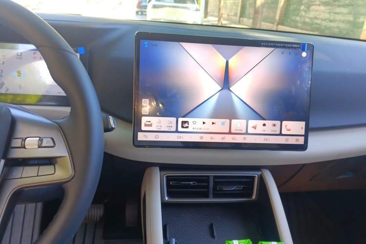 Used BYD Yuan UP 2025 Intelligent Driving Version 401 KM Dynamic Edition Audio And AC Panel