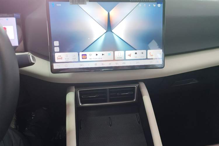 Used BYD Yuan UP 2025 Intelligent Driving Version 401 KM Dynamic Edition Audio And AC Panel