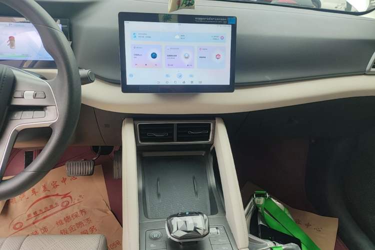 Used BYD Yuan UP 2025 Intelligent Driving Version 401 KM Dynamic Edition Audio And AC Panel