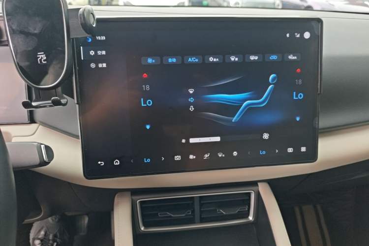 Used BYD Yuan UP 2025 Intelligent Driving Version 401 km Leading Edition Audio And AC Panel