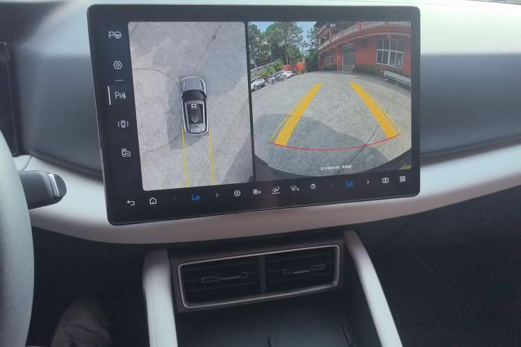 Used BYD Yuan UP 2025 Intelligent Driving Version 401 KM Dynamic Edition Audio And AC Panel