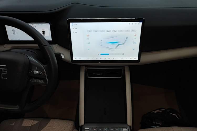 Used BYD Yuan UP 2025 Intelligent Driving Version 401 KM Dynamic Edition Audio And AC Panel
