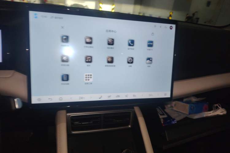 Used BYD Yuan UP 2025 Intelligent Driving Version 401 km Beyond-Range Edition Audio And AC Panel