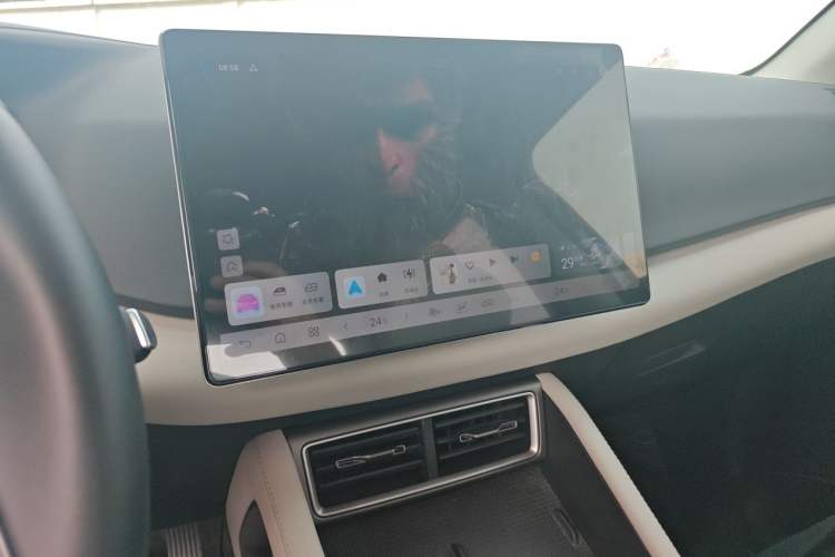 Used BYD Yuan UP 2025 Intelligent Driving Version 401 km Leading Edition Audio And AC Panel