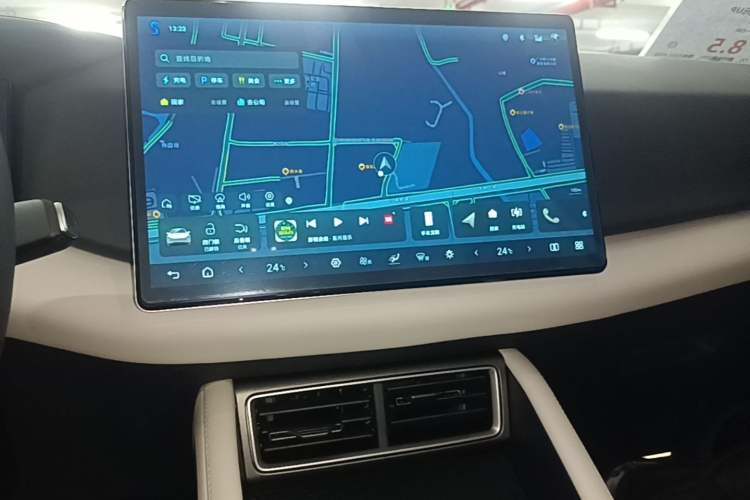 Used BYD Yuan UP 2025 Intelligent Driving Version 401 KM Dynamic Edition Audio And AC Panel
