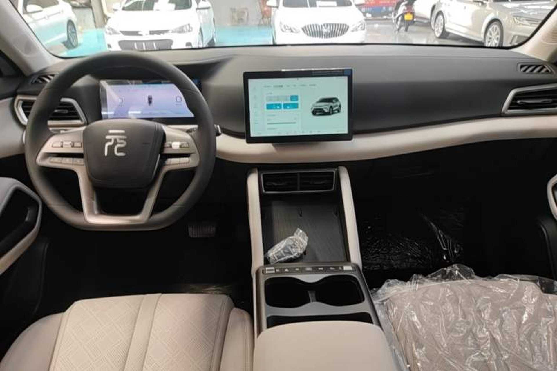 Used BYD Yuan UP 2025 Model 301KM Leading Version Audio And AC Panel