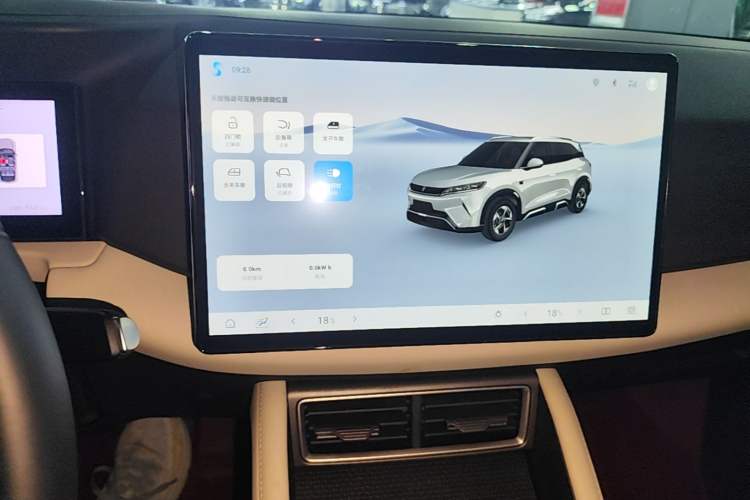 Used BYD Yuan UP 2025 Intelligent Driving Version 401 KM Dynamic Edition Audio And AC Panel