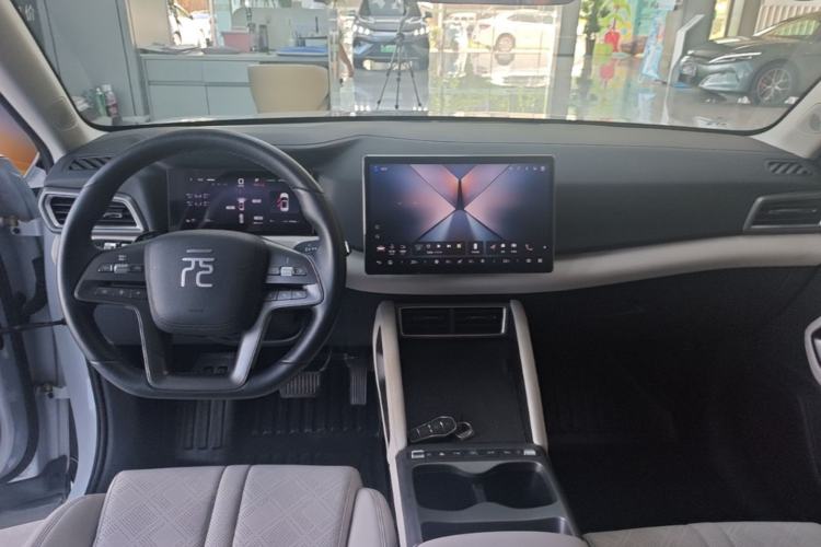 Used BYD Yuan UP 2025 Intelligent Driving Version 401 km Leading Edition Center Console