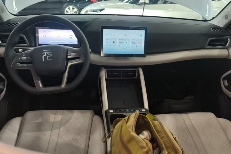 Used BYD Yuan UP 2025 Model 301KM Leading Version Center Console