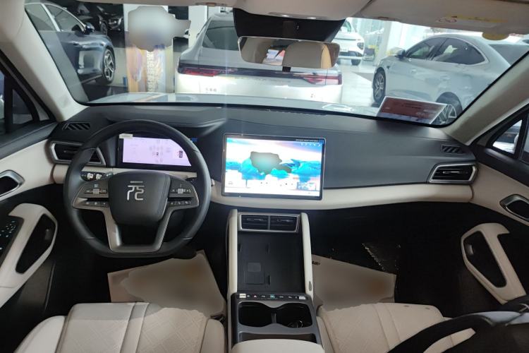 Used BYD Yuan UP 2025 Intelligent Driving Version 401 km Leading Edition Center Console