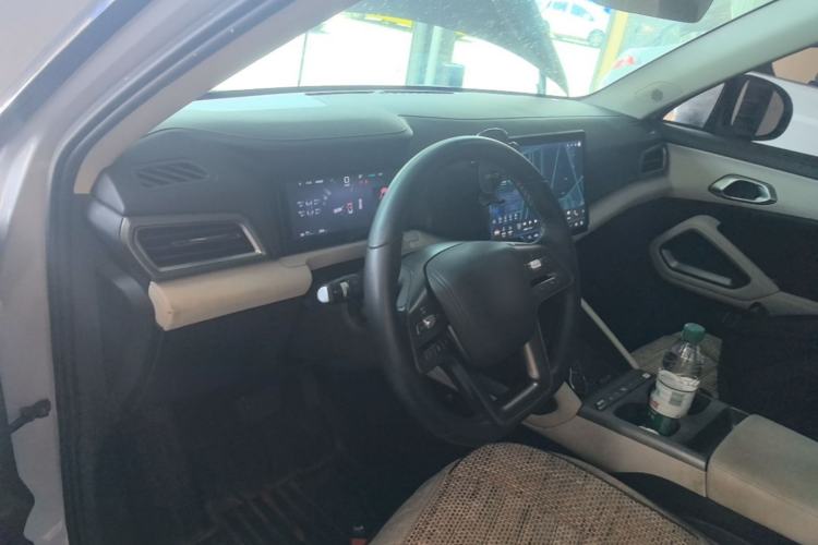 Used BYD Yuan UP 2025 Intelligent Driving Version 401 KM Dynamic Edition Center Console