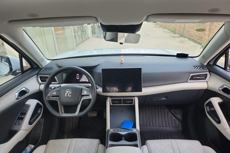 Used BYD Yuan UP 2025 Intelligent Driving Version 401 KM Dynamic Edition Center Console
