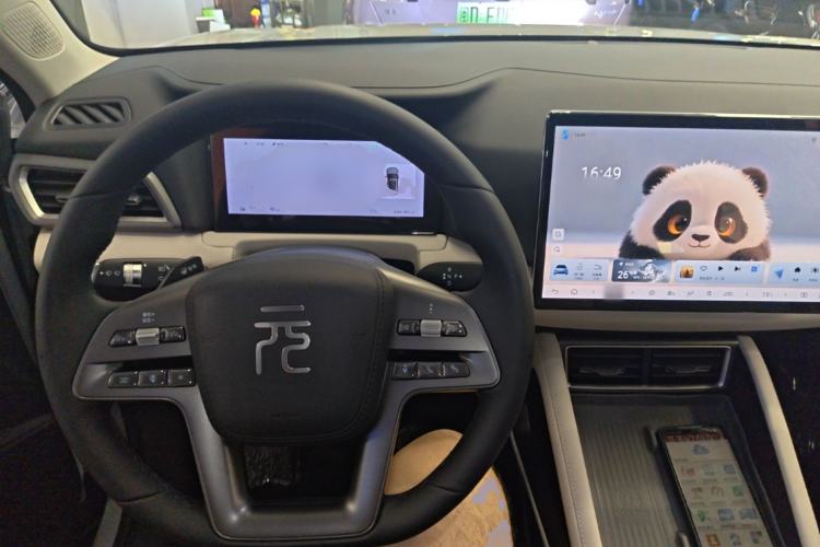 Used BYD Yuan UP 2025 Intelligent Driving Version 401 KM Dynamic Edition Center Console