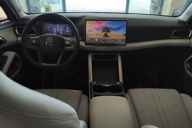 Used BYD Yuan UP 2025 Intelligent Driving Version 401 KM Dynamic Edition Center Console