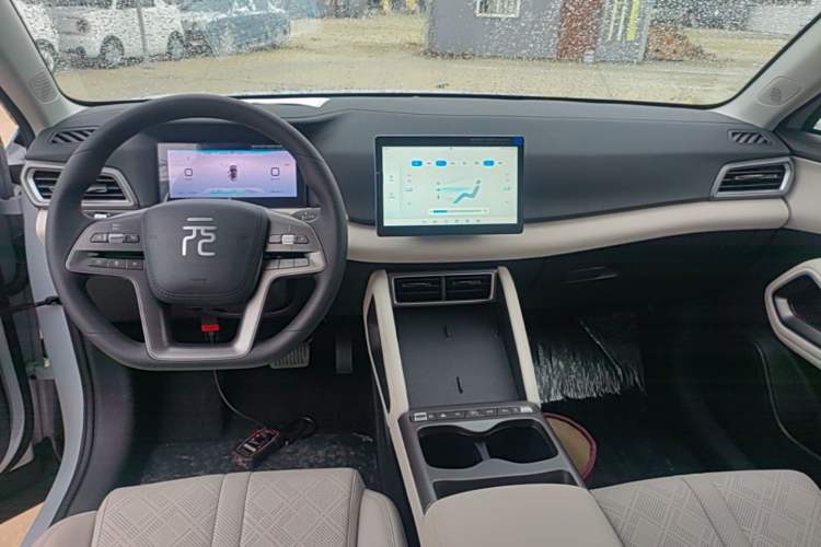 Used BYD Yuan UP 2025 Model 301KM Leading Version Center Console