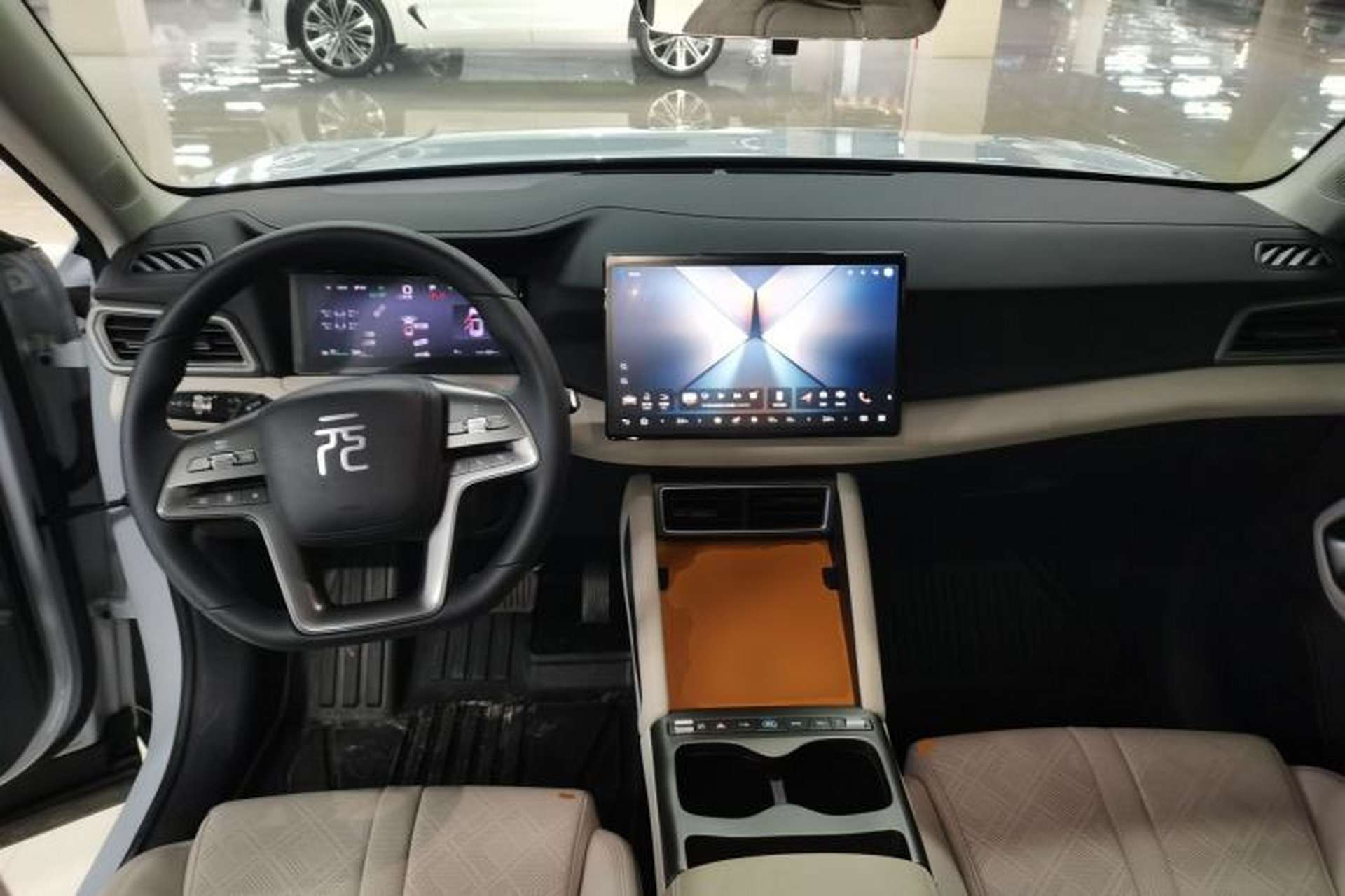 Used BYD Yuan UP 2025 Intelligent Driving Version 401 KM Dynamic Edition Center Console