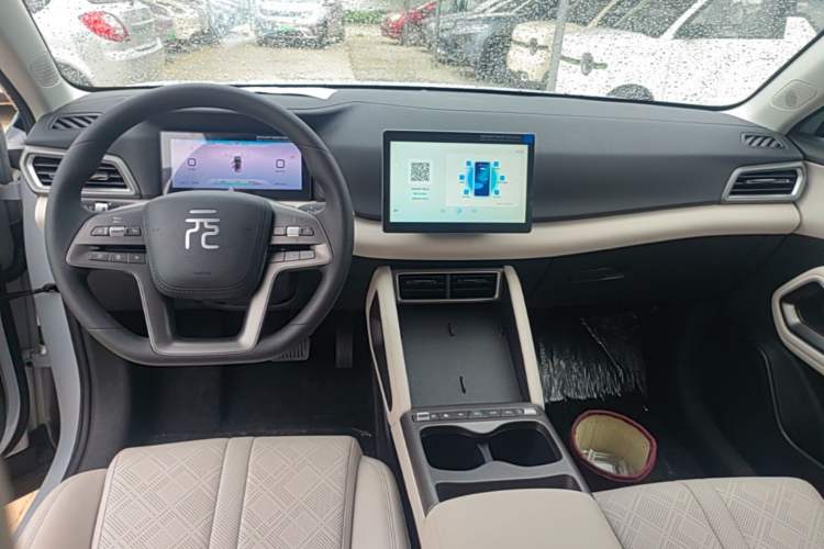 Used BYD Yuan UP 2025 Model 301KM Leading Version Center Console
