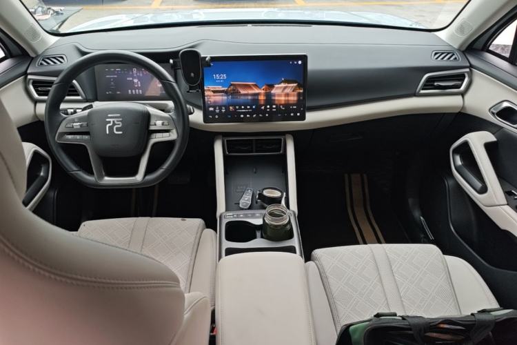 Used BYD Yuan UP 2025 Intelligent Driving Version 401 km Leading Edition Center Console