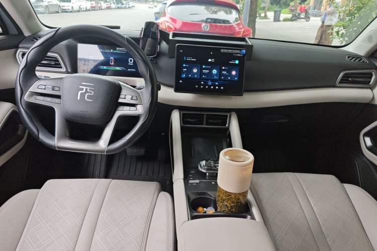 Used BYD Yuan UP 2025 Intelligent Driving Version 401 KM Dynamic Edition Center Console