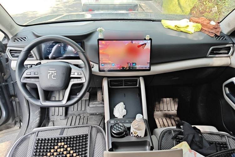 Used BYD Yuan UP 2025 Intelligent Driving Version 401 km Leading Edition Center Console
