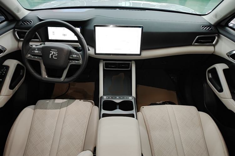 Used BYD Yuan UP 2025 Intelligent Driving Version 401 KM Dynamic Edition Center Console