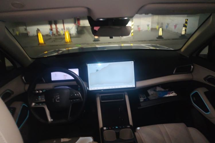 Used BYD Yuan UP 2025 Intelligent Driving Version 401 km Beyond-Range Edition Center Console