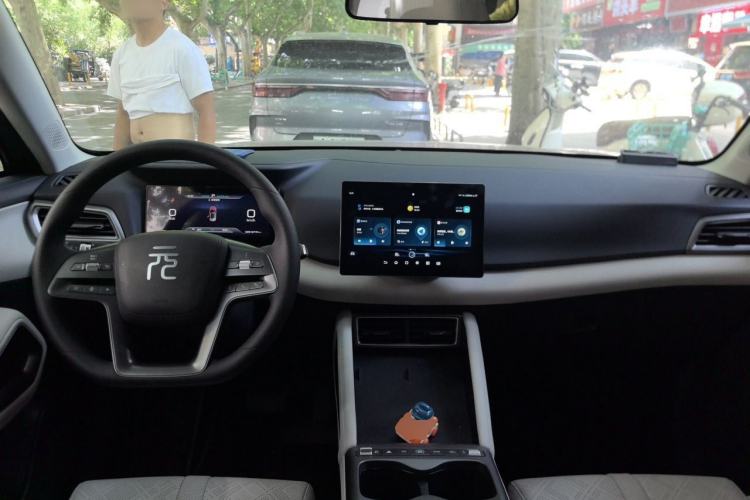 Used BYD Yuan UP 2025 Model 301KM Leading Version Center Console