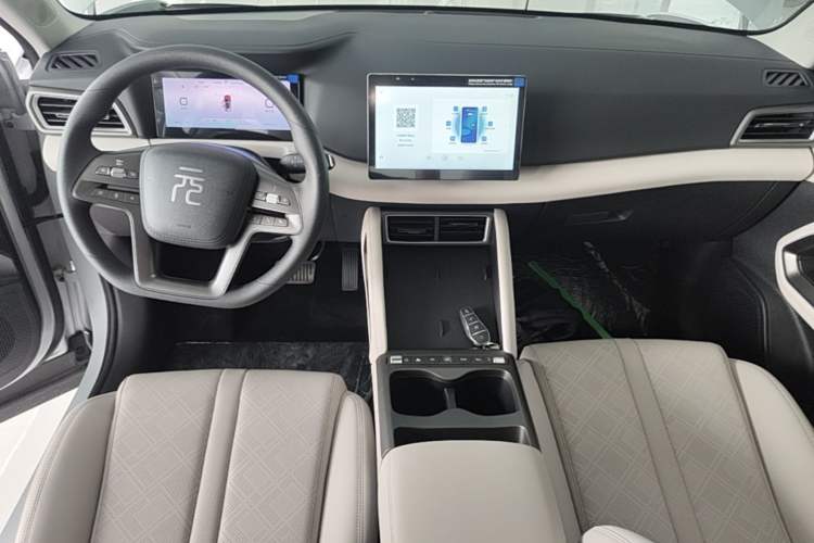 Used BYD Yuan UP 2025 Model 301KM Leading Version Center Console