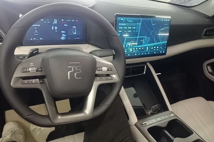 Used BYD Yuan UP 2025 Intelligent Driving Version 401 KM Dynamic Edition Center Console