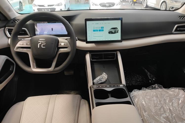 Used BYD Yuan UP 2025 Model 301KM Leading Version Center Console
