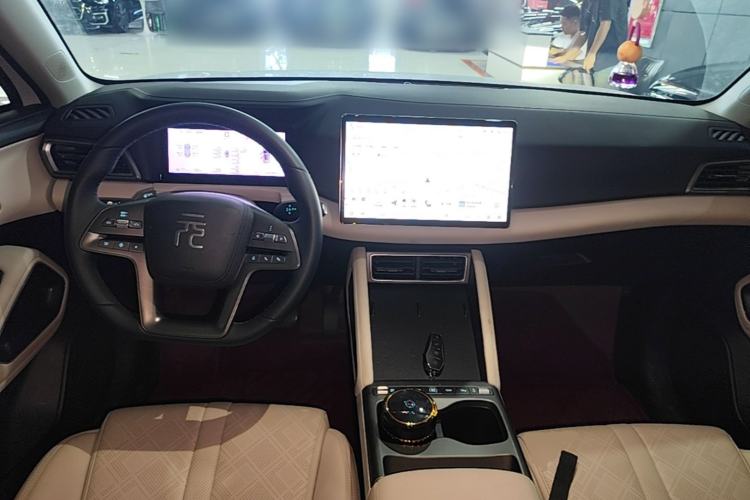 Used BYD Yuan UP 2025 Intelligent Driving Version 401 KM Dynamic Edition Center Console