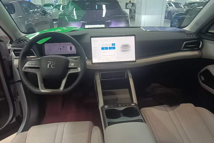 Used BYD Yuan UP 2025 Intelligent Driving Version 401 KM Dynamic Edition Center Console