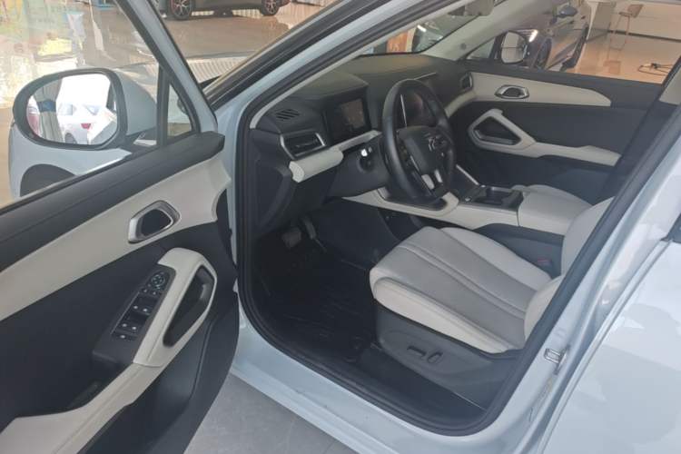 Used BYD Yuan UP 2025 Intelligent Driving Version 401 km Leading Edition Driver Seat